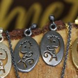 Bissie HELLIG FJELL ovale øredobber, oksidert