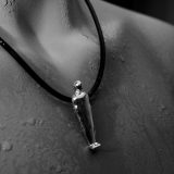 Havmannen, stort anheng i sølv, gummikjede