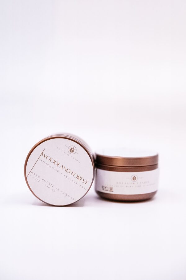Botanisk Candle Naturlig Duftlys Tin Travel - Woodland Forest - Sandeltre og Frankincense