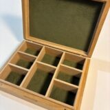 No.5 lite smykkeskrin eik med grønt stoff