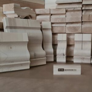 Pynteklosser til vindu, mønekryss, dekorbord m.m